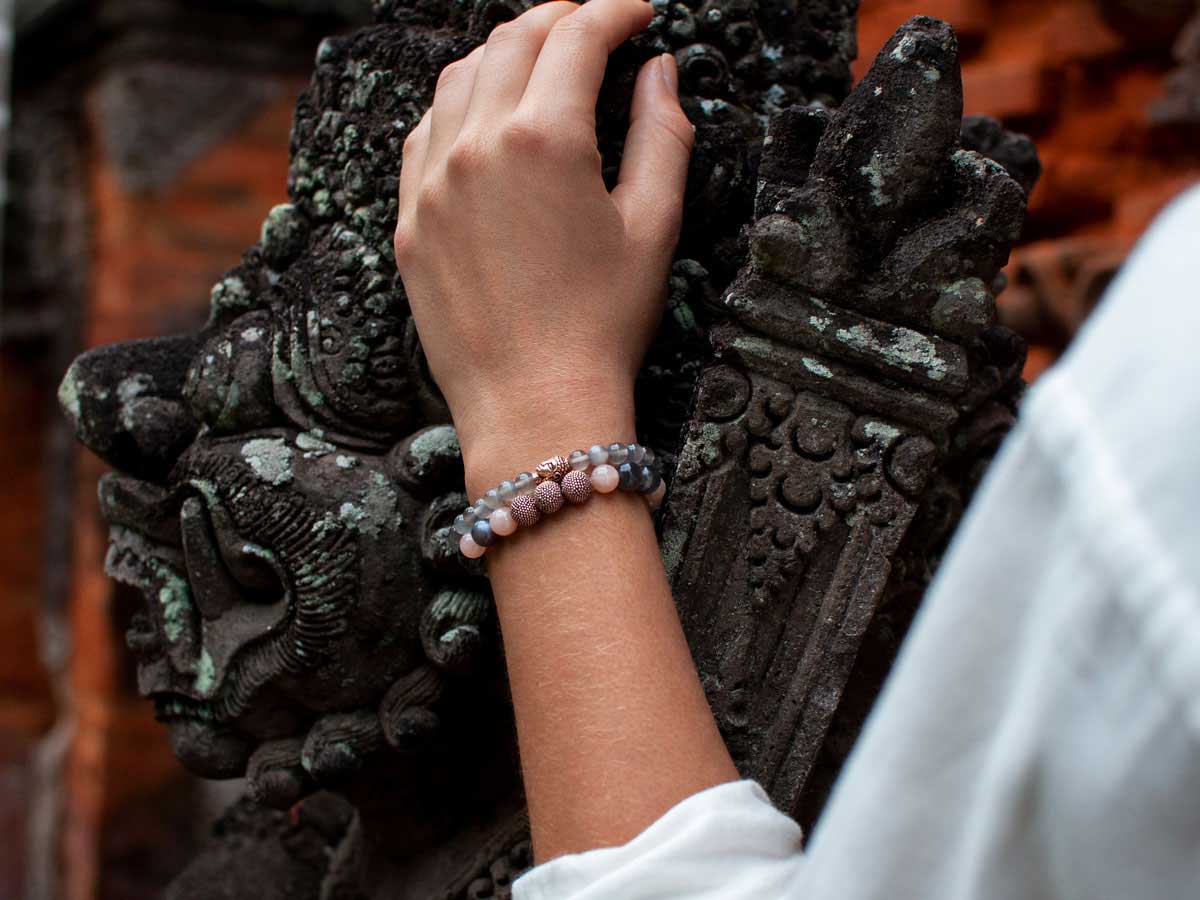 Armband-Mondstein-grau-mit-Buddha
